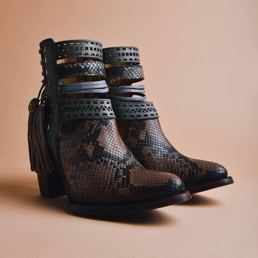 ブルネロクチネリパイソンショートブーツ Cuadra Womens genuine python blue leather bootie CU370 – The